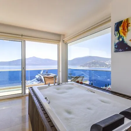 Luxury Very Close To Beach, Amazing Sea Views, Heated Salt-water Pool Villa *