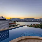 Villa Luxury Very Close To Beach, Amazing Sea Views, Heated Salt-water Pool