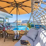 Luxury Very Close To Beach, Amazing Sea Views, Heated Salt-water Pool וילה