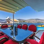 Luxury Very Close To Beach, Amazing Sea Views, Heated Salt-water Pool Villa