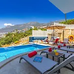 Luxury Very Close To Beach, Amazing Sea Views, Heated Salt-water Pool *