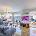 וילה Luxury Very Close To Beach, Amazing Sea Views, Heated Salt-water Pool קס