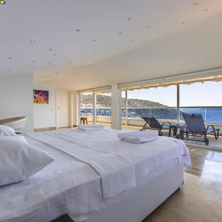 Luxury Very Close To Beach, Amazing Sea Views, Heated Salt-water Pool Villa *