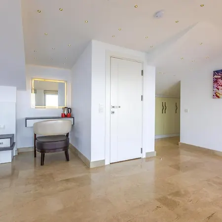 Villa Luxury Very Close To Beach, Amazing Sea Views, Heated Salt-water Pool *