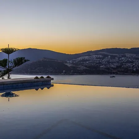 Luxury Very Close To Beach, Amazing Sea Views, Heated Salt-water Pool *