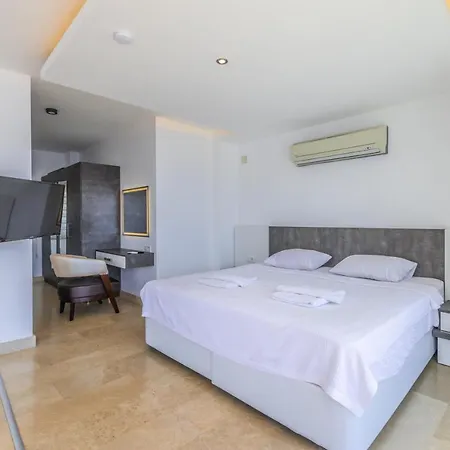 Villa Luxury Very Close To Beach, Amazing Sea Views, Heated Salt-water Pool *