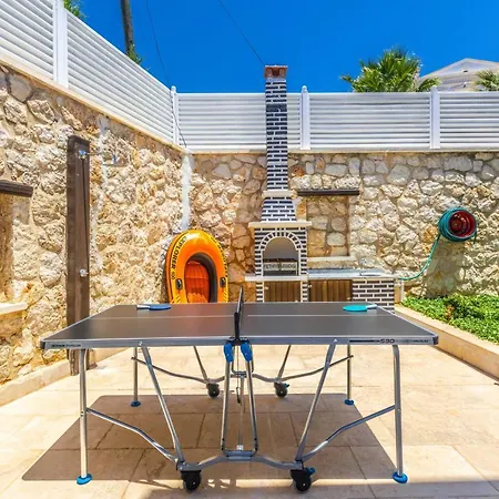 Vila Luxury Very Close To Beach, Amazing Sea Views, Heated Salt-water Pool *