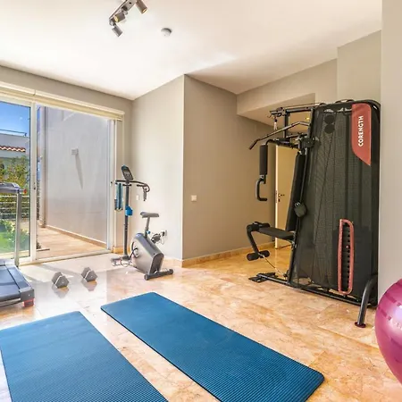 וילה Luxury Very Close To Beach, Amazing Sea Views, Heated Salt-water Pool