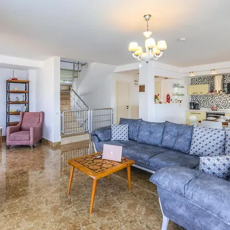 Luxury Very Close To Beach, Amazing Sea Views, Heated Salt-water Pool