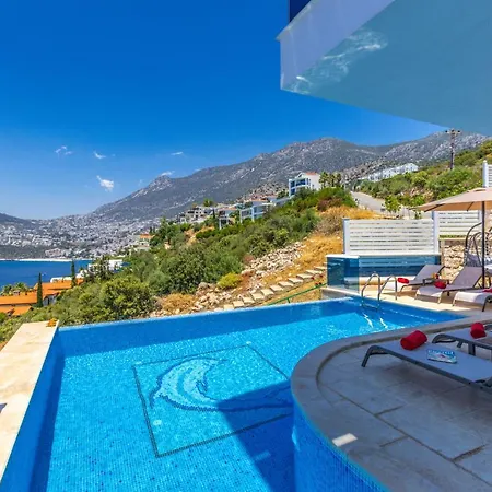 Luxury Very Close To Beach, Amazing Sea Views, Heated Salt-water Pool *