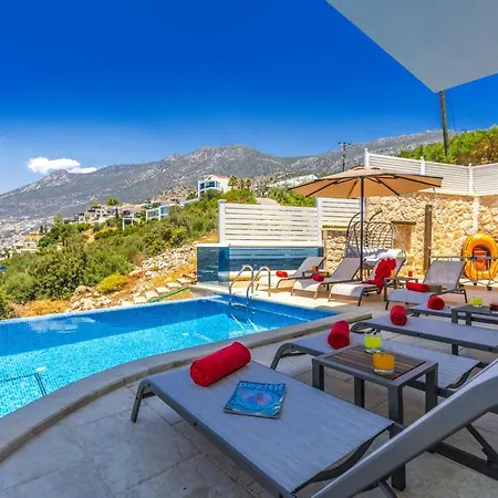 Luxury Very Close To Beach, Amazing Sea Views, Heated Salt-water Pool *