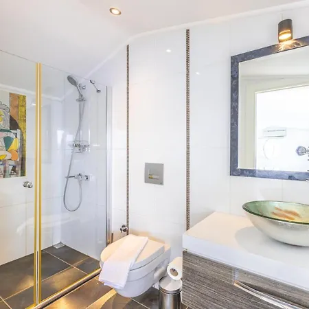 Luxury Very Close To Beach, Amazing Sea Views, Heated Salt-water Pool Villa *